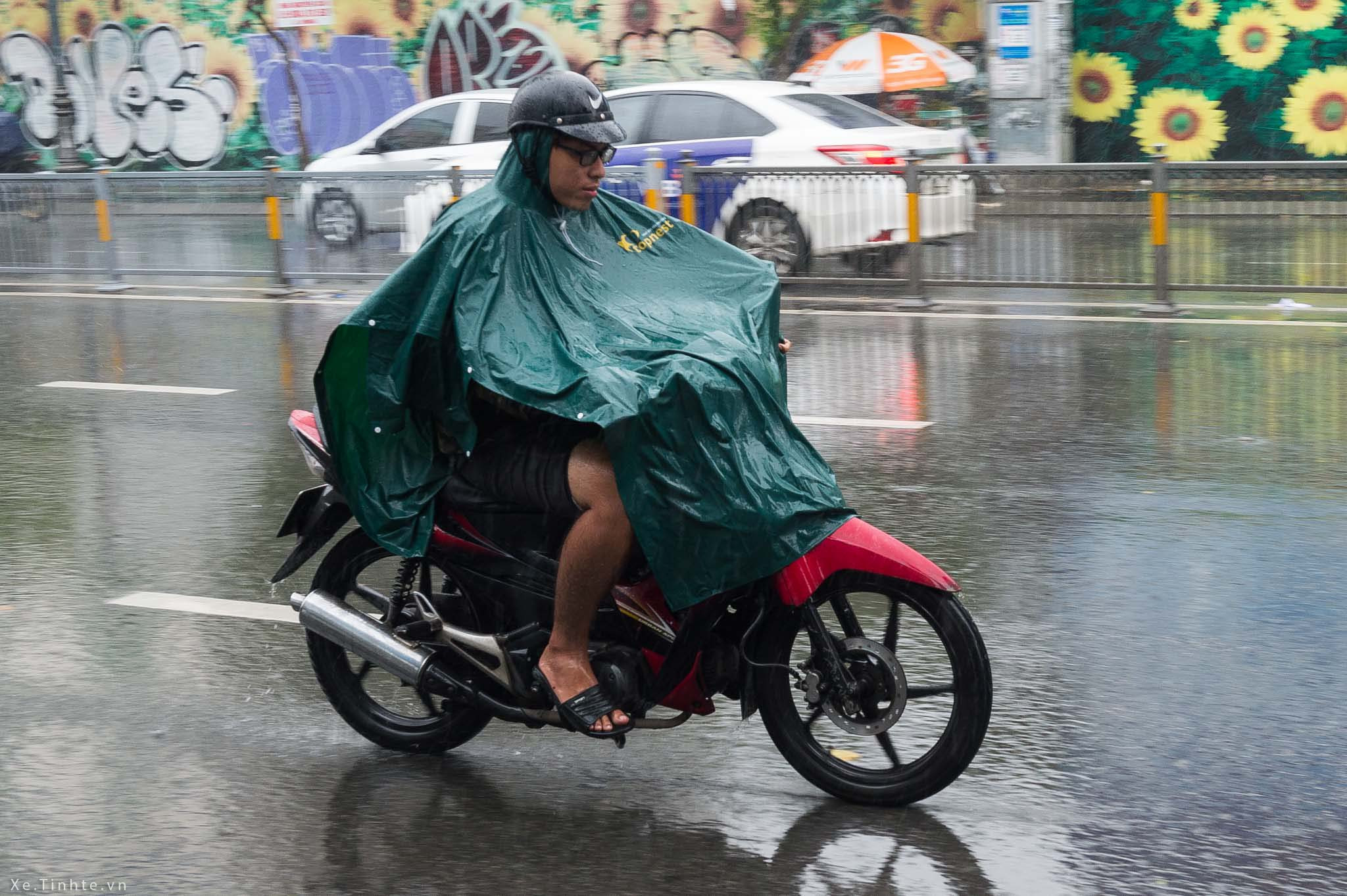 chọn áo mưa khi đi xe máy